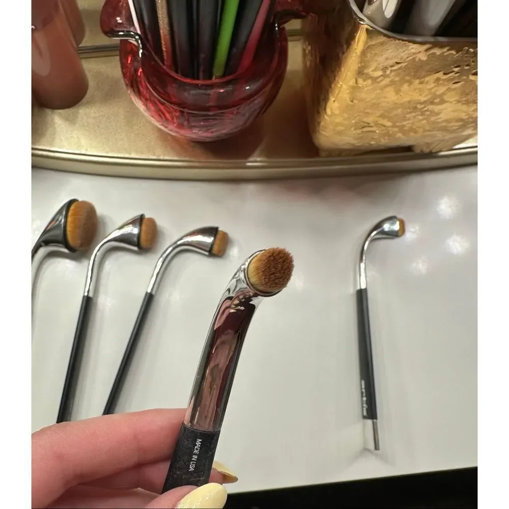 Artis Fluenta 5-Piece Makeup Brush Set Oval & Linear Brushes EUC Authentic